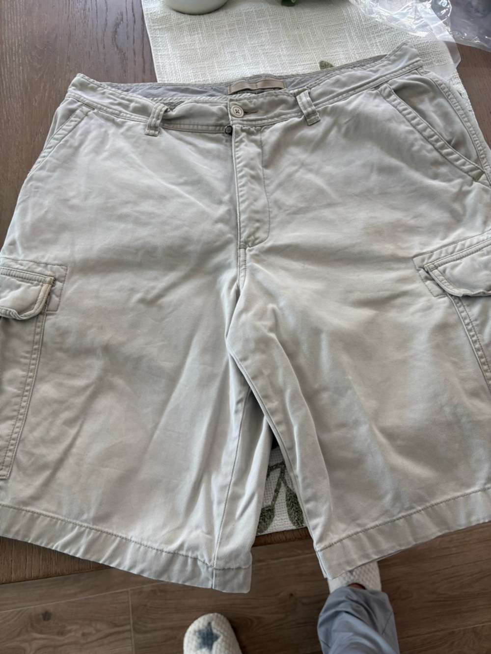 Men's Cargo Shorts in Light tan- Classic Casual Style
